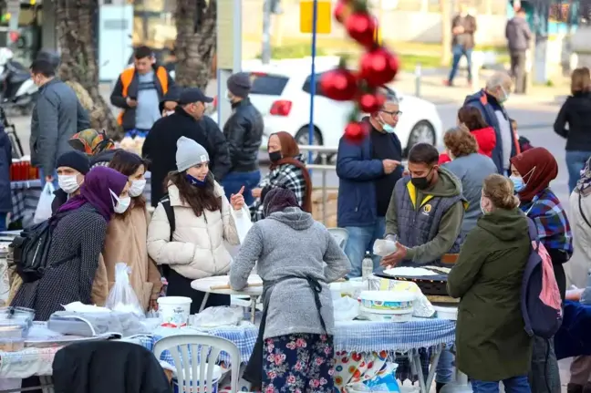 Sosyal medya fenomenleri Buca'nın Üretici Pazarını keşfetti