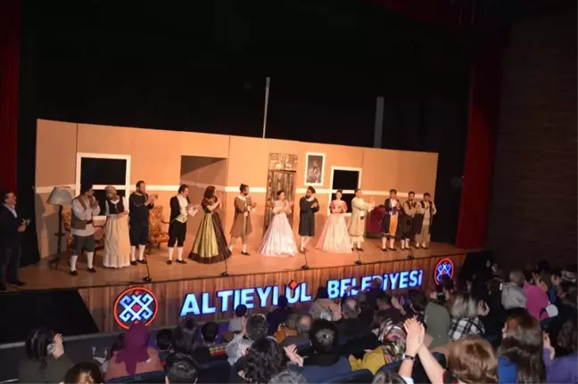 İnegöl Belediye Tiyatrosu Balıkesir'de Sahne Aldı