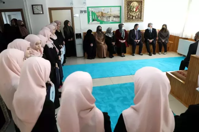 Sayın Valimiz, Sümbül Valide Sultan Kız Kur'an Kursunu Ziyaret Etti