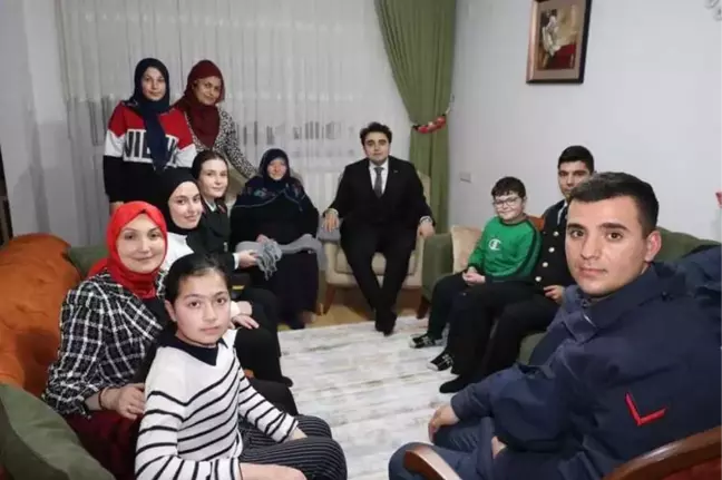 Ordu'da 74 yaşındaki şehit eşinin ördüğü atkılar Mehmetçiğe gönderilecek