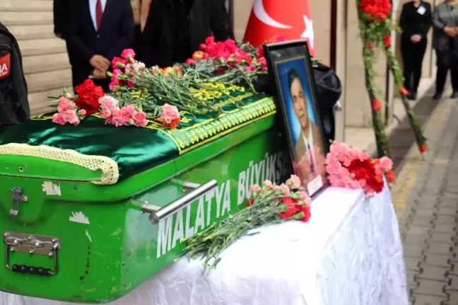 Eski Baro Başkanı Gökçe adliye önünde tören ile son yolculuğuna uğurlandı.
