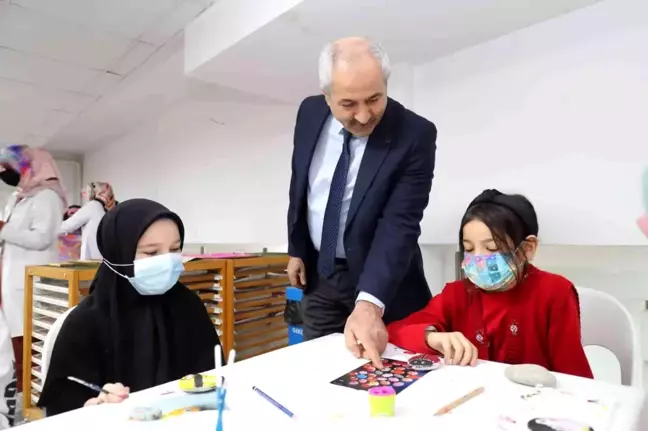 Minikler Karne Şenliği'nde eğleniyor