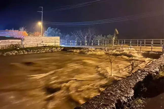 Dikili'de sağanak etkili oldu