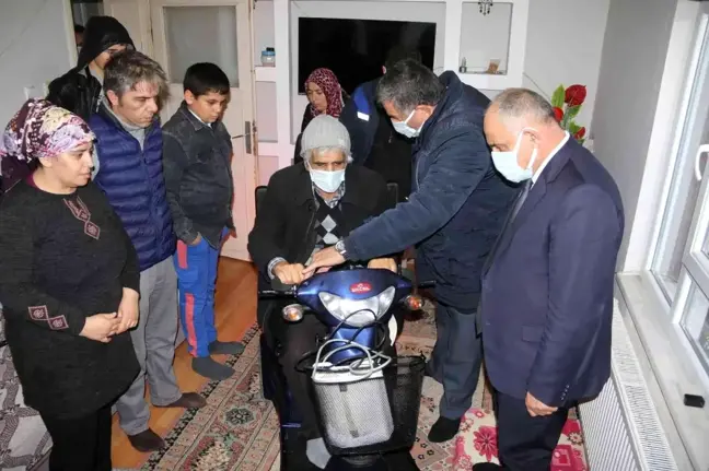 Başkan Öztürk'ten engelli vatandaş kandil sürprizi