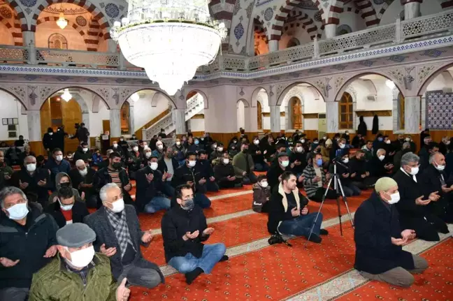 Kulu'da Regaib Kandilinde vaandaşlar camileri doldurdu