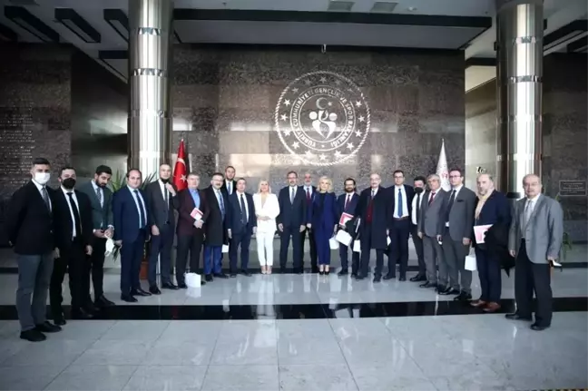 Gençlik ve Spor Bakanı Kasapoğlu medya temsilcileri ile bir araya geldi