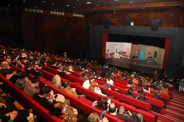 Yatak Odası Komedisi Harbiye seyircisini kahkahaya boğdu