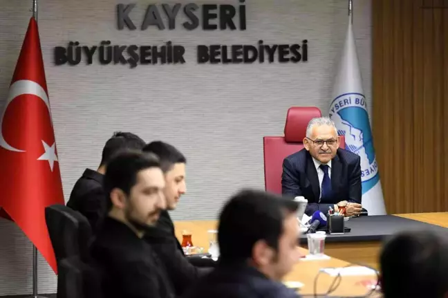 Genç sanayicilerden Büyükkılıç'a plaket