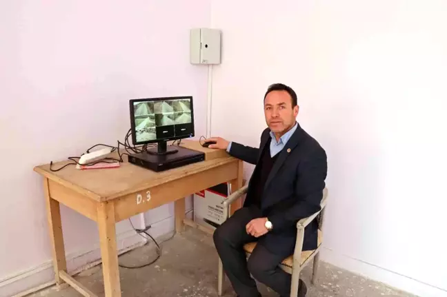 Kendi cebinden mahallesinin bütün giriş ve çıkışlarına güvenlik kamerası yerleştirdi