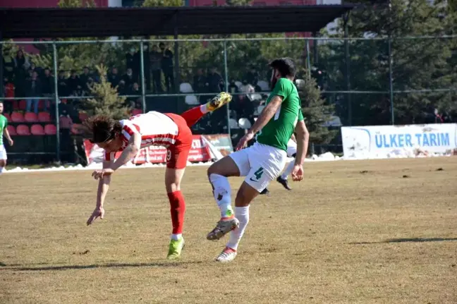 Şuhut Belediye Hisarspor, Emirdağ Spor'a 4-1 mağlup oldu