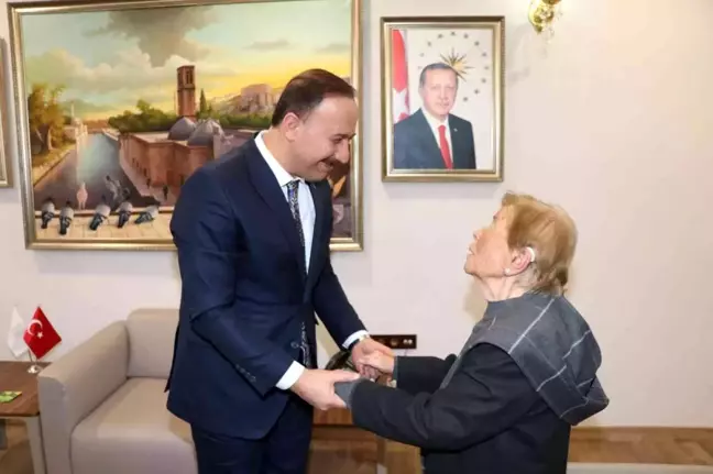 Vali Erin'den 97 yaşındaki hayırsever anneye özel ilgi