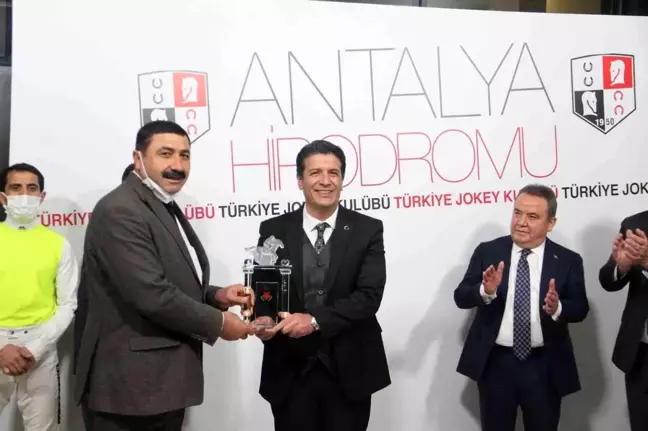 Döşemealtı Hipodrom koşusunu 'Kübra Hanım' kazandı