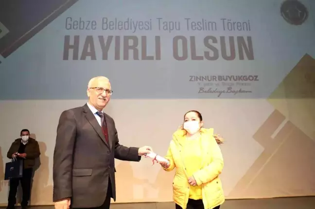 Mollafenari'de hak sahiplerine tapuları verildi