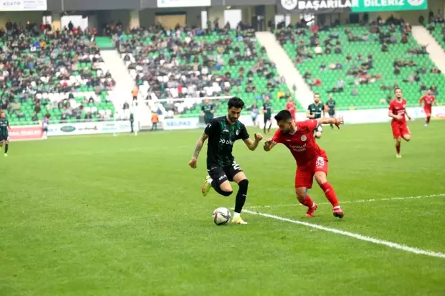 Şampiyonluk yolunda Sakaryaspor'un gol yükünü iki isim üstleniyor