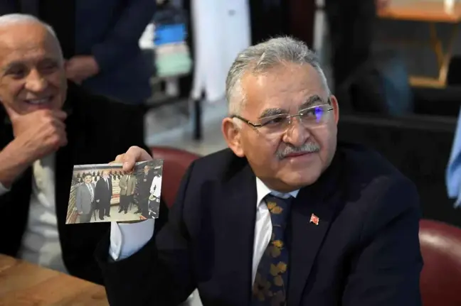 Başkan Büyükkılıç'ı 22 yıl öncesine götüren fotoğraf karesi