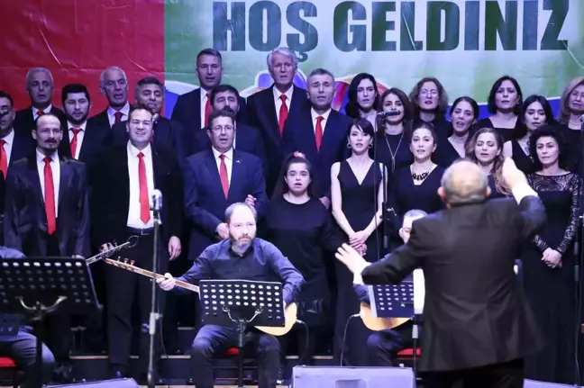 Aydın Büyükşehir Belediyesi Korosu türküleri '+1 farkla' seslendirdi