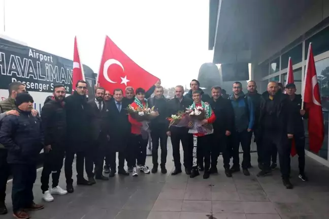 Şampiyonlar, Kayseri'de çiçeklerle karşılandı