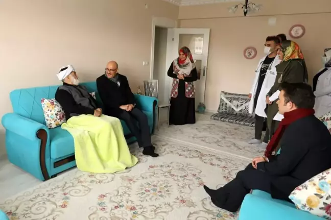 Başkan Vekili Aydın'dan yaşlılara ziyaret