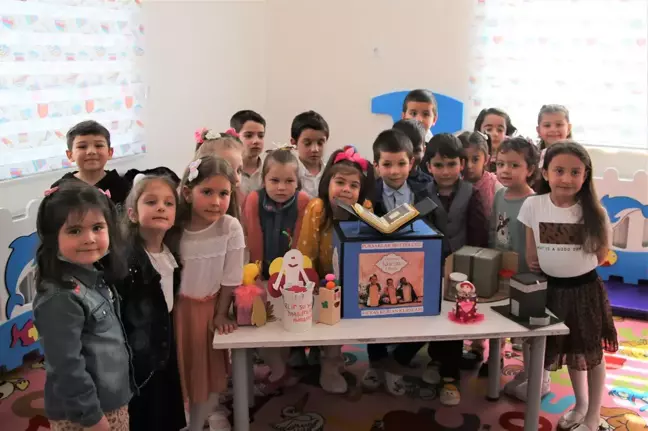 Kur'an kursu öğrencileri kumbaralarını