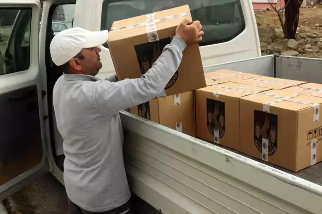 Polatlı Belediyesi 'Ramazan Paylaşmaktır' parolasıyla gıda paketi dağıtımlarını sürdürüyor