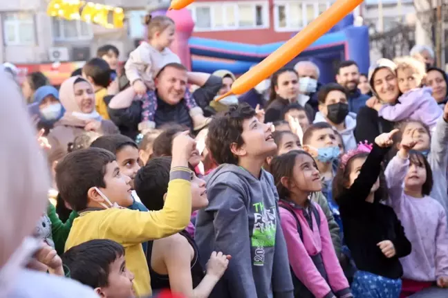 Kağıthane Belediyesi, çocuklar için düzenlediği eğlenceleri sokaklara taşıdı