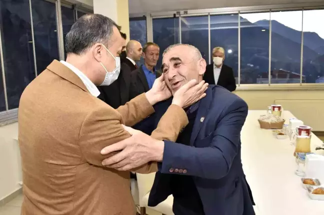 Vali Taşbilek Kürtün'de şehit aileleri, gaziler ve muhtarlarla iftar programında buluştu