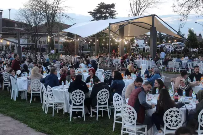 Bin çalışan ve aileleri iftarda bir araya geldi
