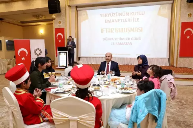 Mardin Valisi Demirtaş, yetimlerle iftar yaptı