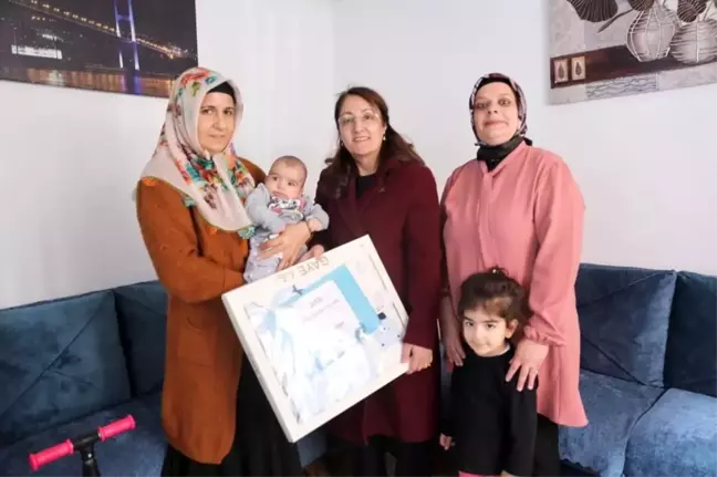 Yeni doğan bebeklerin ilk hediyesi Kağıthane Belediyesi'nden