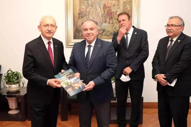 Başkan Öndeş, bin günlük faaliyet raporunu CHP Lideri Kılıçdaroğlu'na sundu