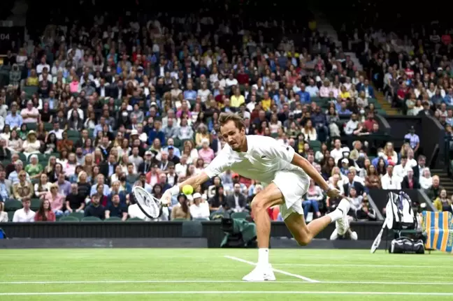 Rus ve Belaruslu oyuncular Wimbledon Tenis Turnuvası'ndan men edildi