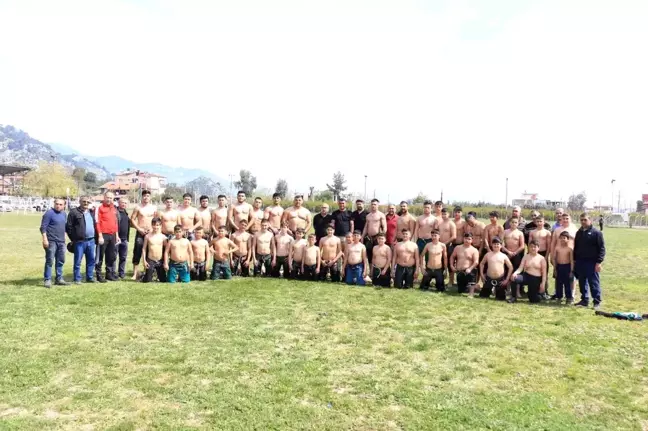 Döşemealtı'nın pehlivanları sezonun İlk antrenmanlarını yaptı