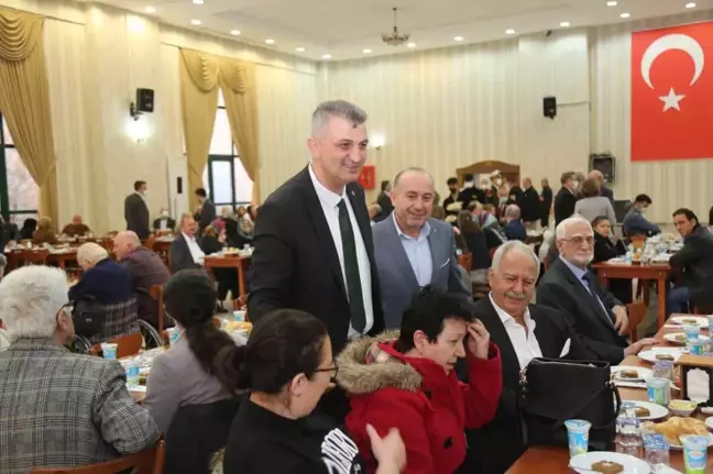 Gölcük Belediye Başkanı Sezer, basın mensuplarıyla iftarda buluştu