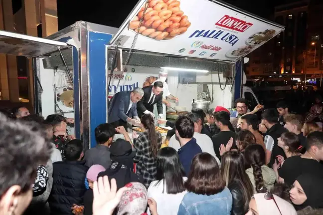 Başkan Işık, halka lokma dağıttı