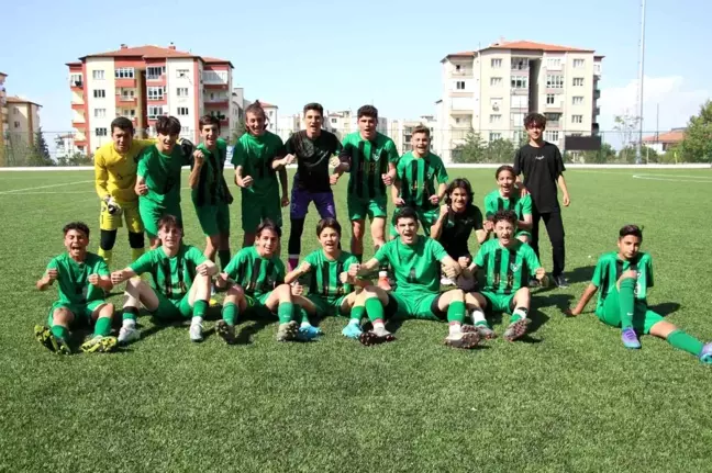 Genç horozlar U15'de zirve yarışını sürdürdü