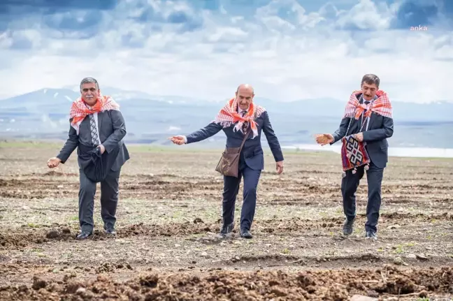 Soyer Kars'ta Tarlaya İndi:
