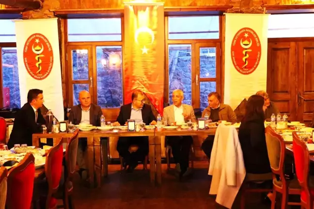 Kars'ta veteriner hekimler iftarda buluştu