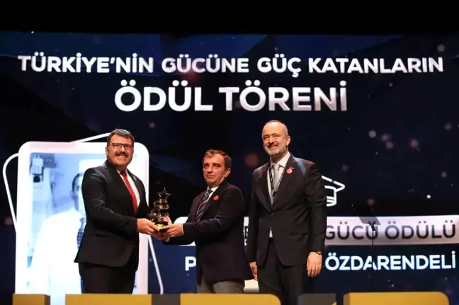 MÜSİAD'dan Prof. Dr. Özdarendeli'ye ödül