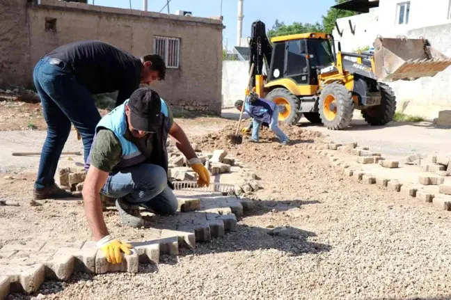 Bozova'da bozulmuş yollar onarılıyor