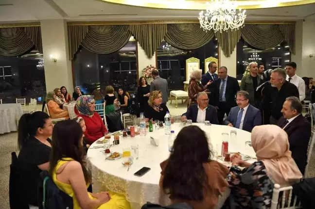 Başkan Büyükkılıç hemşire ve ebelerle buluştu