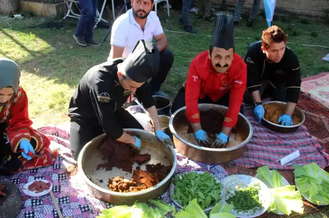 Şanlıurfa'nın yöresel lezzetleri davul zurna eşliğinde tanıtıldı