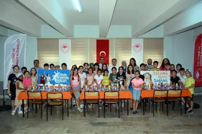 Aydın'da öğrencilere süt dağıtıldı, sütün faydaları anlatıldı