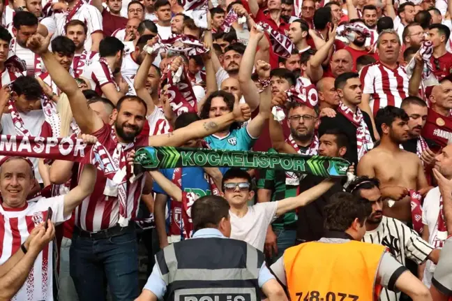 İstanbulspor, 17 yıl sonra Spor Toto Süper Lig'de