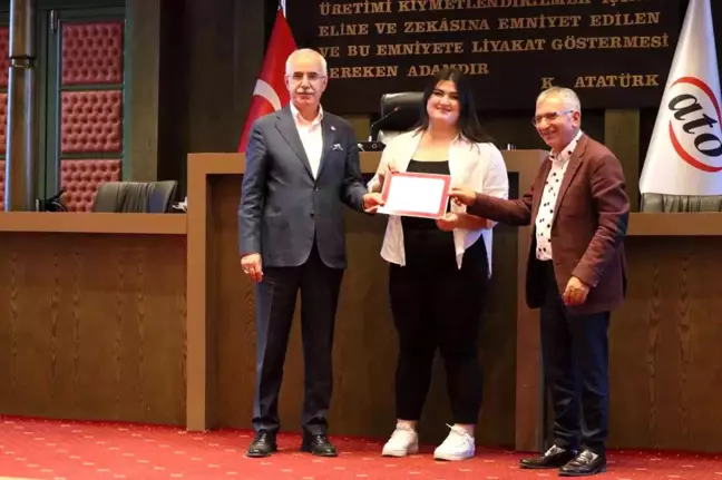 ATO'nun 'Dış Ticaret Eğitimi' programına katılan üniversite öğrencilerine sertifikaları verildi
