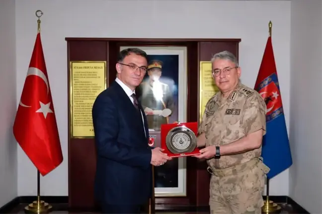 Van Valisi Balcı, Jandarma Asayiş Kolordu Komutanlığını ziyaret etti