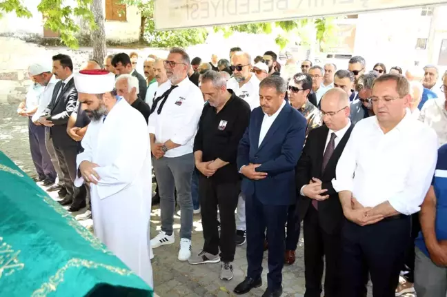 Ünlü sanatçı Yavuz Bingöl'ün annesi Şahsenem Bacı toprağa verildi