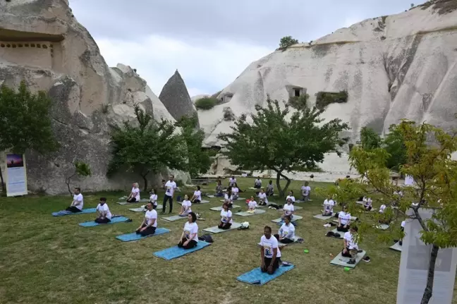 Hindistan'ın Ankara Büyükelçiliği, Kapadokya'da yoga etkinliği düzenledi