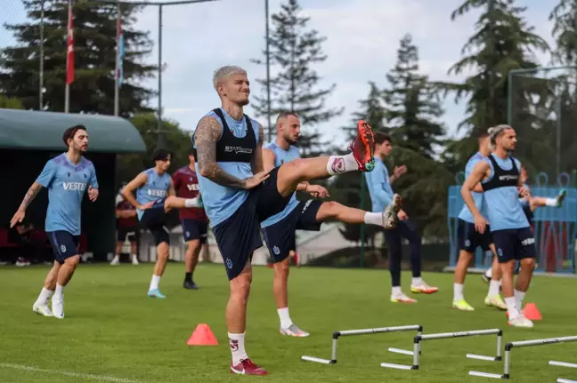 Trabzonspor'da yeni sezon hazırlıkları akşam antrenmanıyla devam etti
