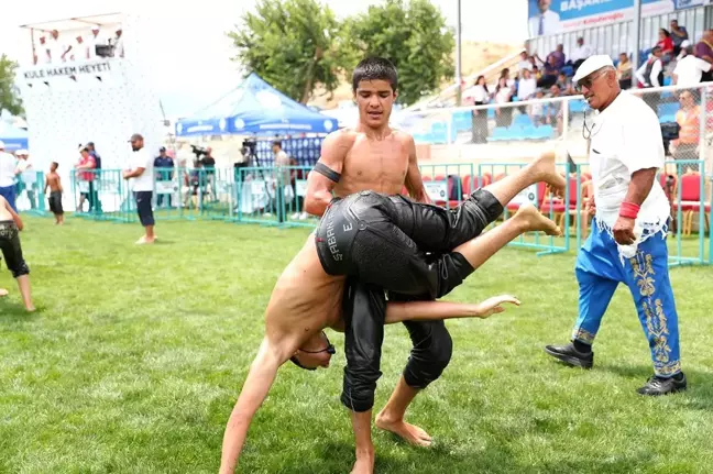 Merkezefendili sporcu Kırkpınar'dan madalya ile döndü