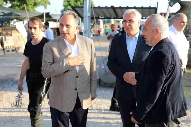 Başkan Yalçın ve Kaymakam Dönmez kurban pazarını ziyaret etti